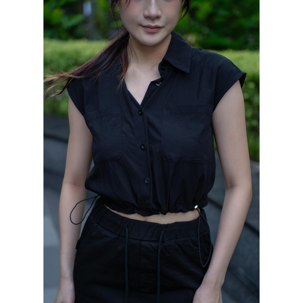 Double-pocket reverse collar top
