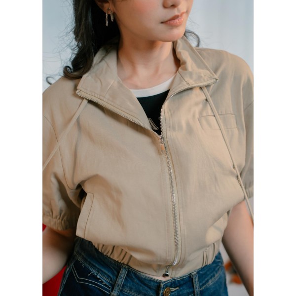 Zip-up jacket with plastic hem of the top