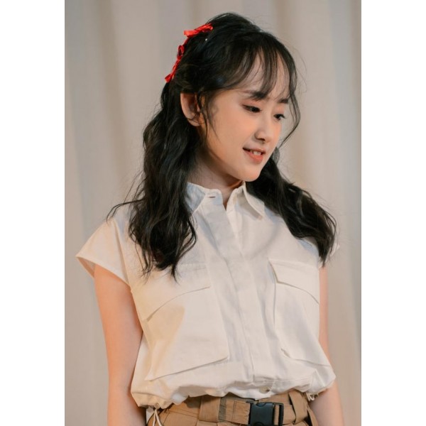 Sleeveless double-pocket button-open top