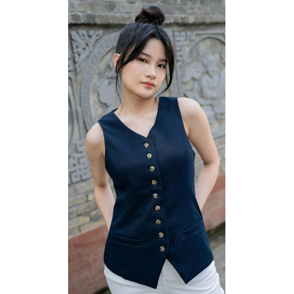 Slim-fitting buttoned vest top