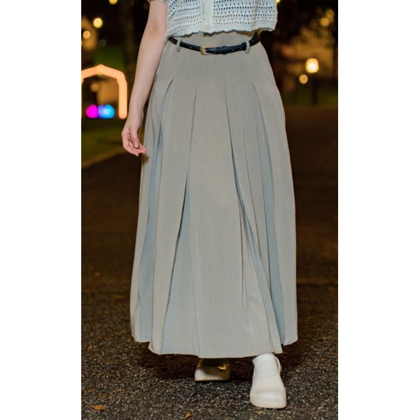 Belted pleated long skirt