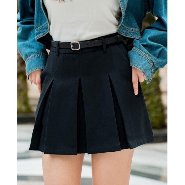 Short pleated skirt